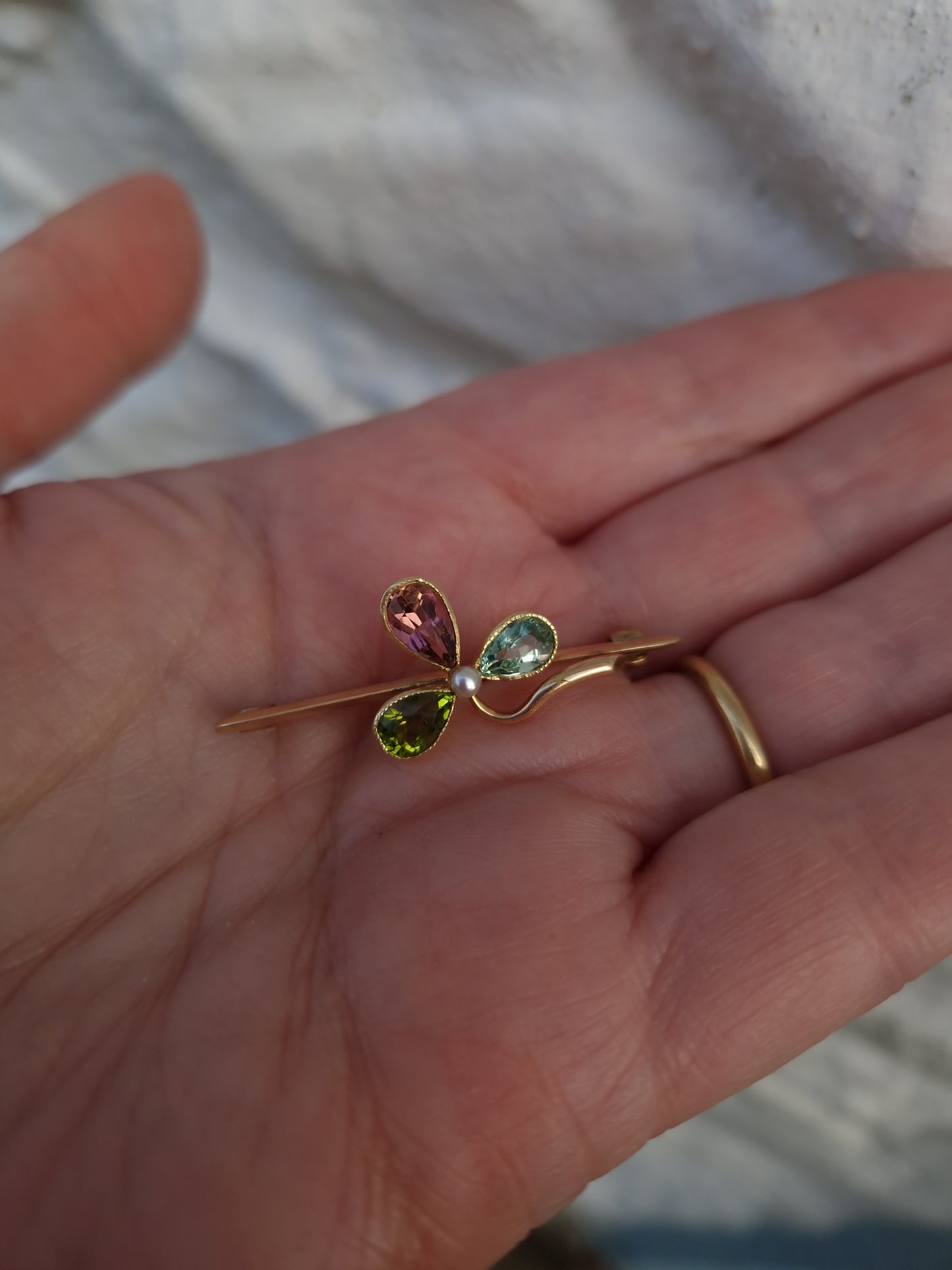 Antique Shamrock 15ct Gold Bar Brooch