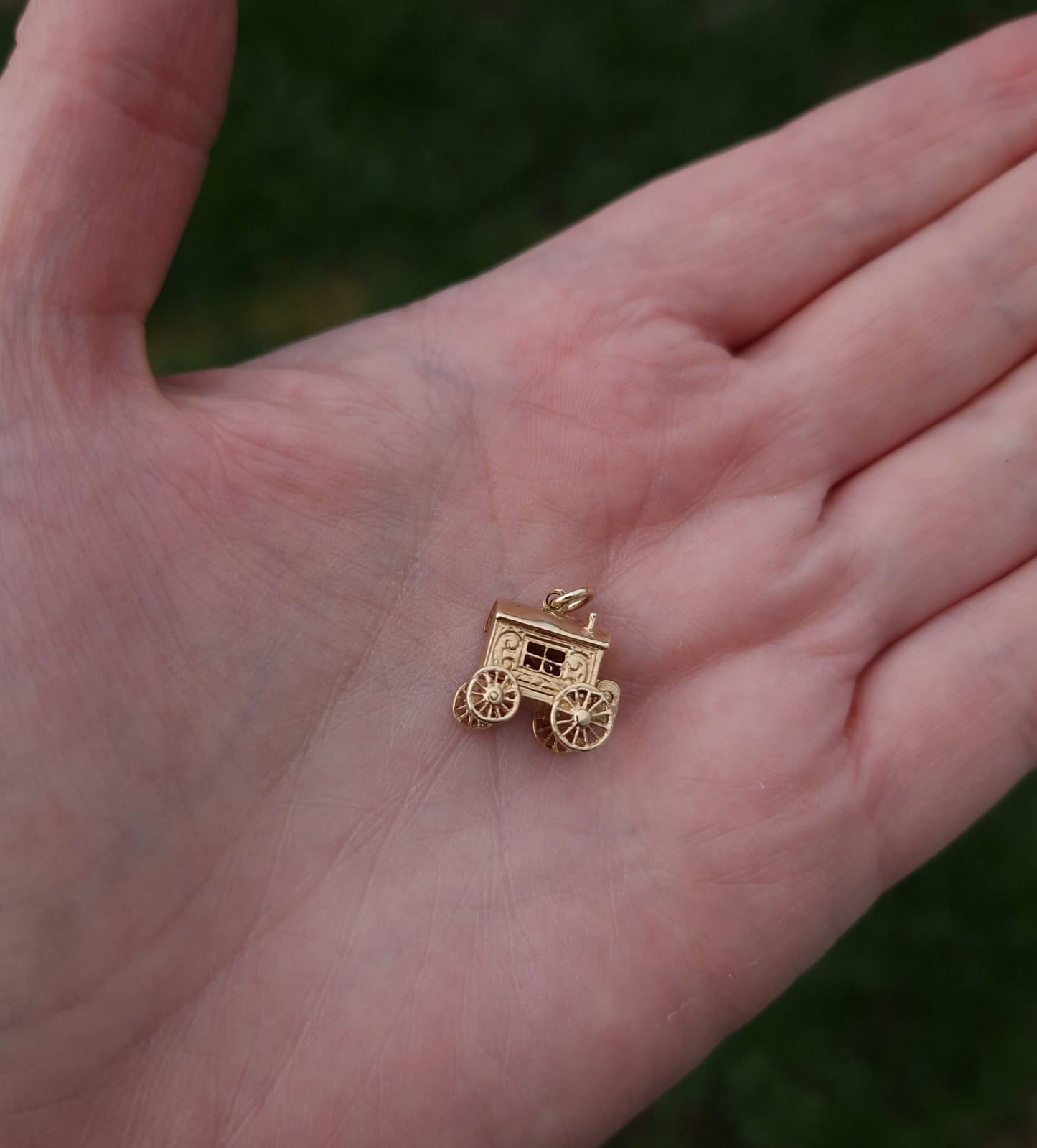 Vintage Fortune Teller Caravan Charm Pendant 9ct Gold