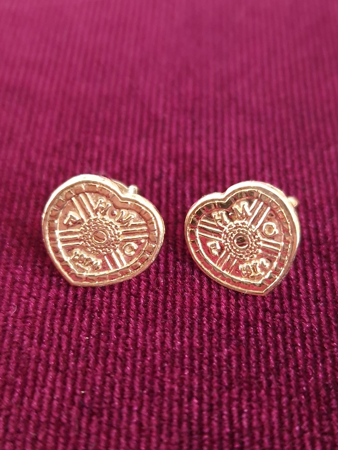 Pre-loved 9ct Gold Earrings Heart of Midlothian Football Club