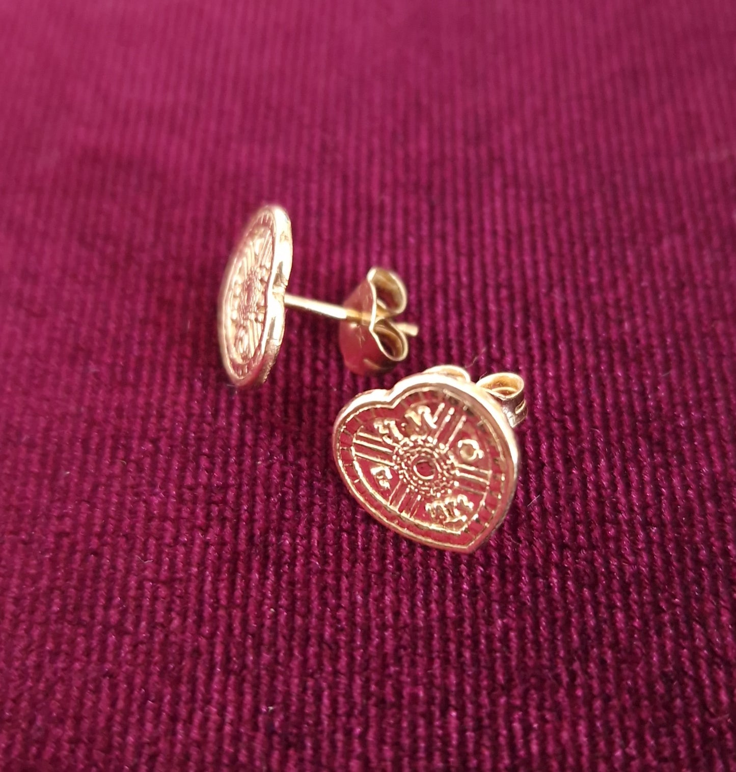Pre-loved 9ct Gold Earrings Heart of Midlothian Football Club