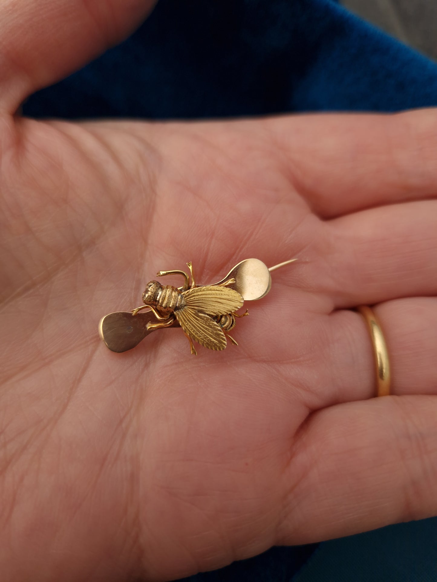 Antique Victorian Bee Brooch 9ct Gold