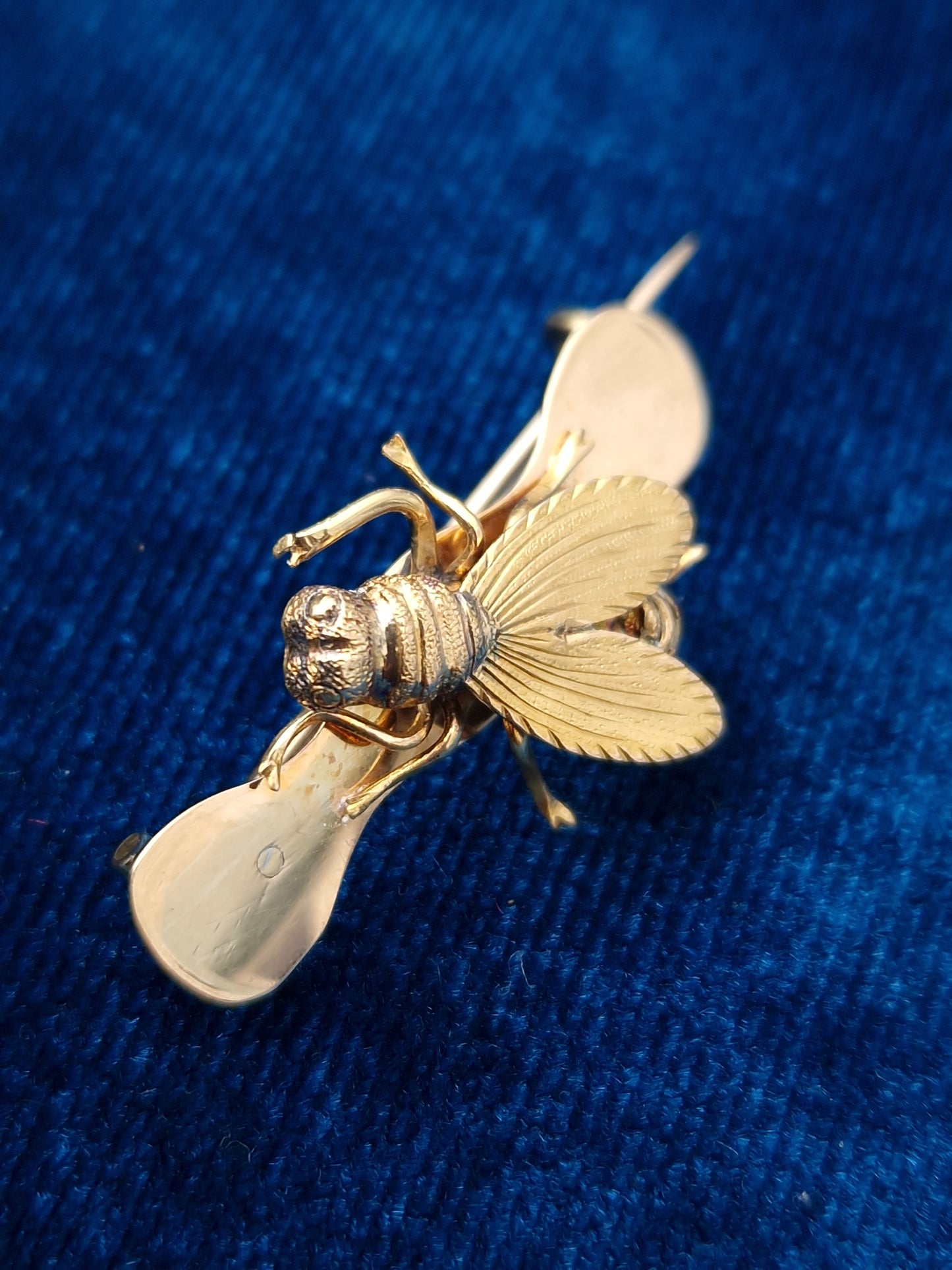 Antique Victorian Bee Brooch 9ct Gold