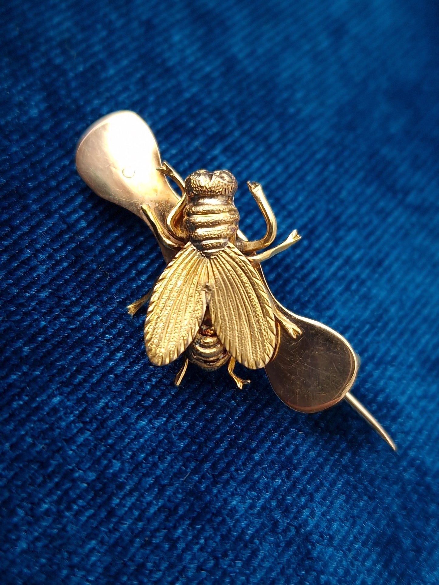 Antique Victorian Bee Brooch 9ct Gold