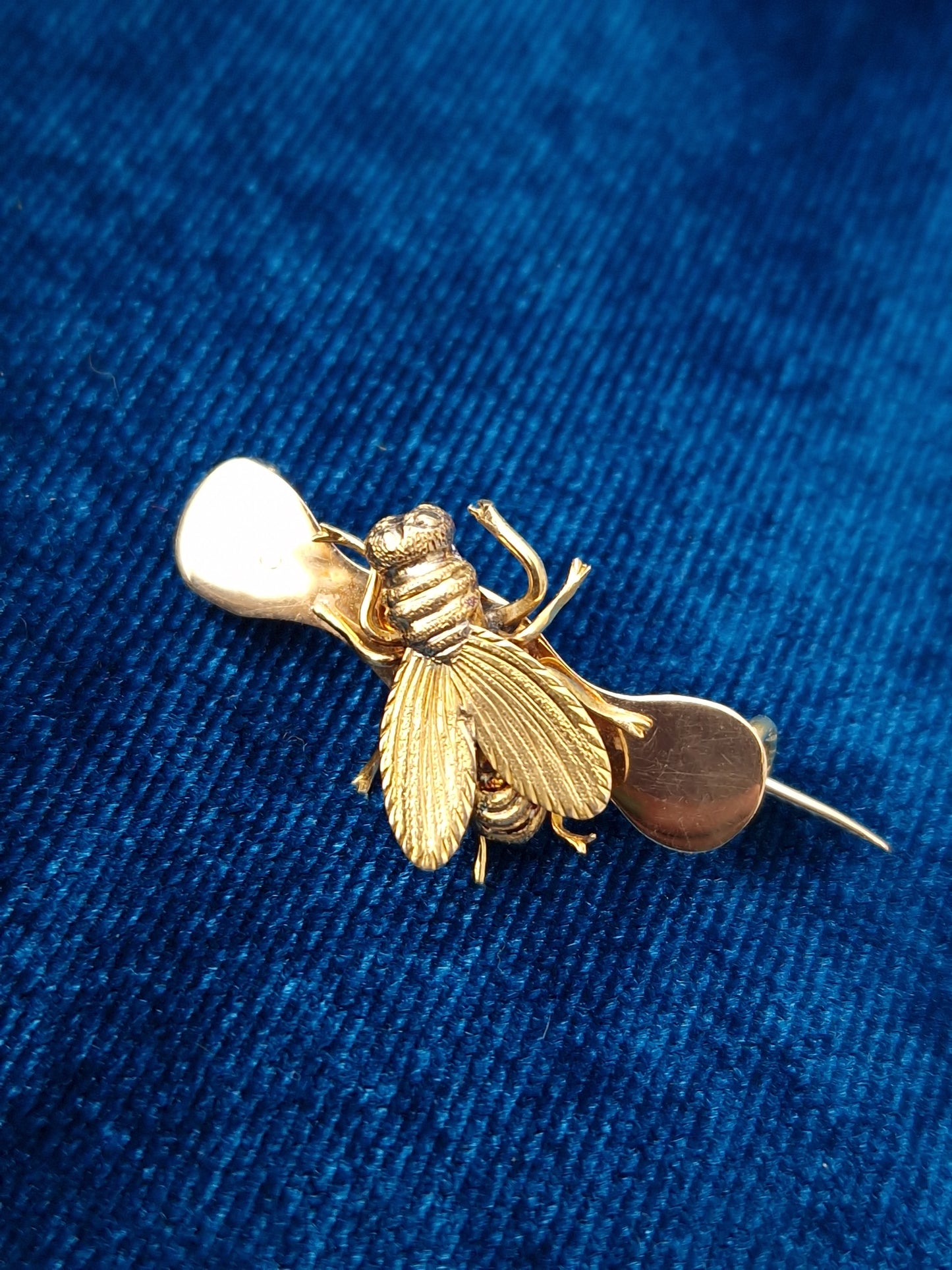 Antique Victorian Bee Brooch 9ct Gold