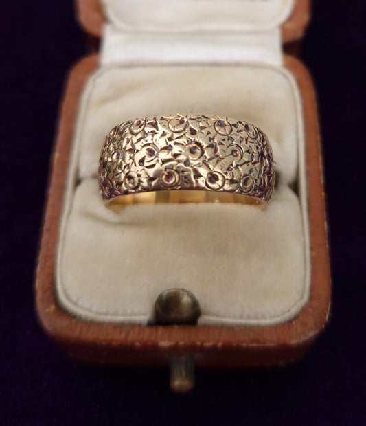 Vintage Foliate 9ct Gold Band