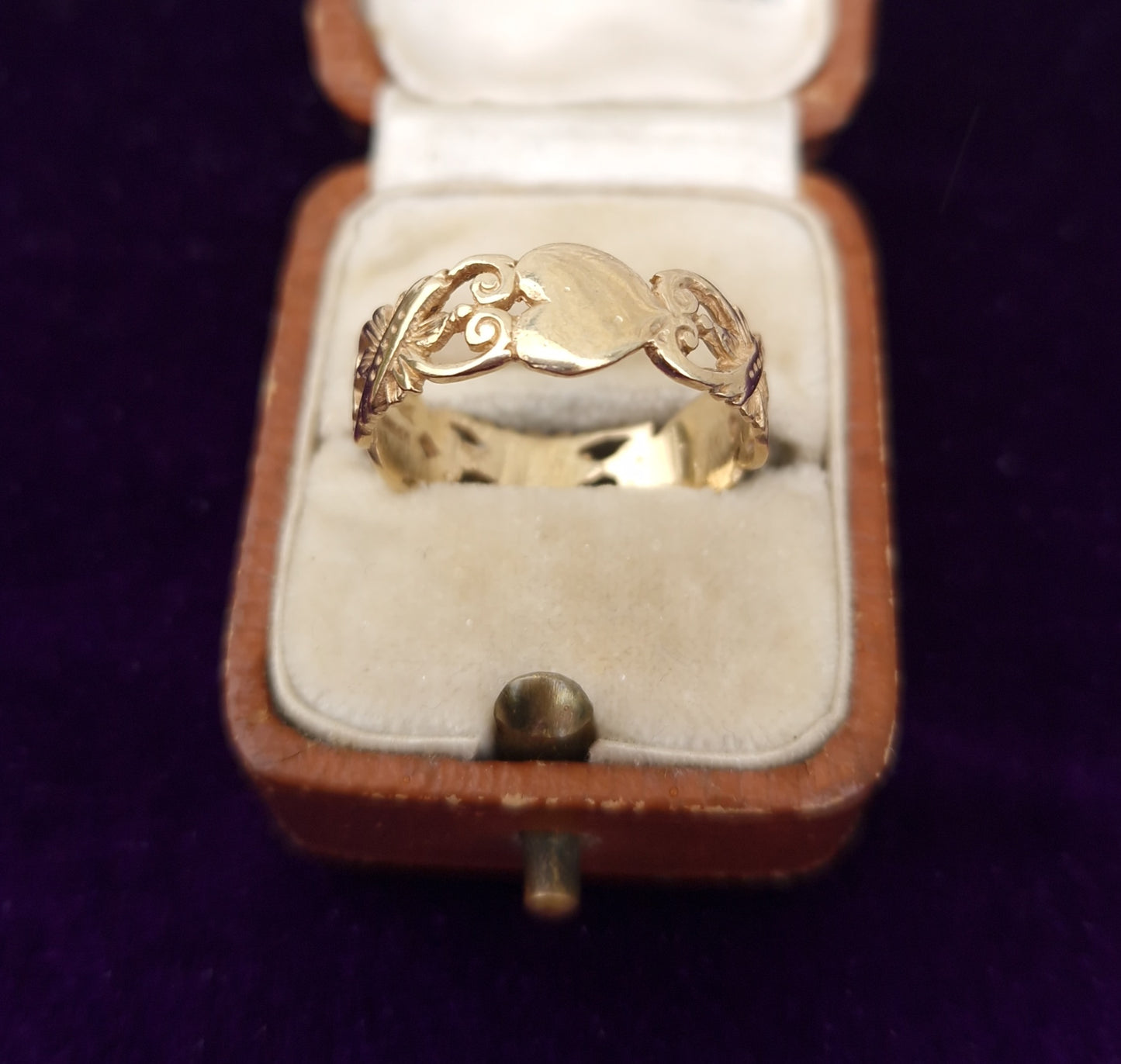 Vintage 9ct Gold Heart Band