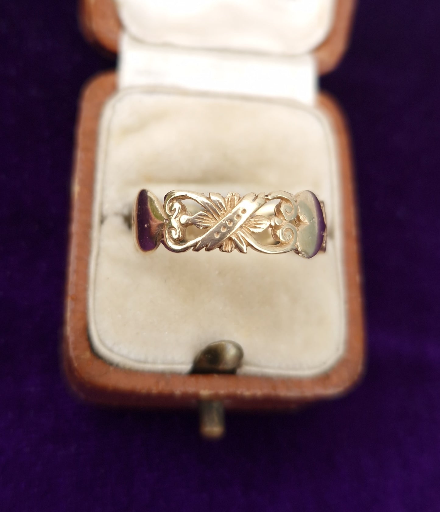 Vintage 9ct Gold Heart Band