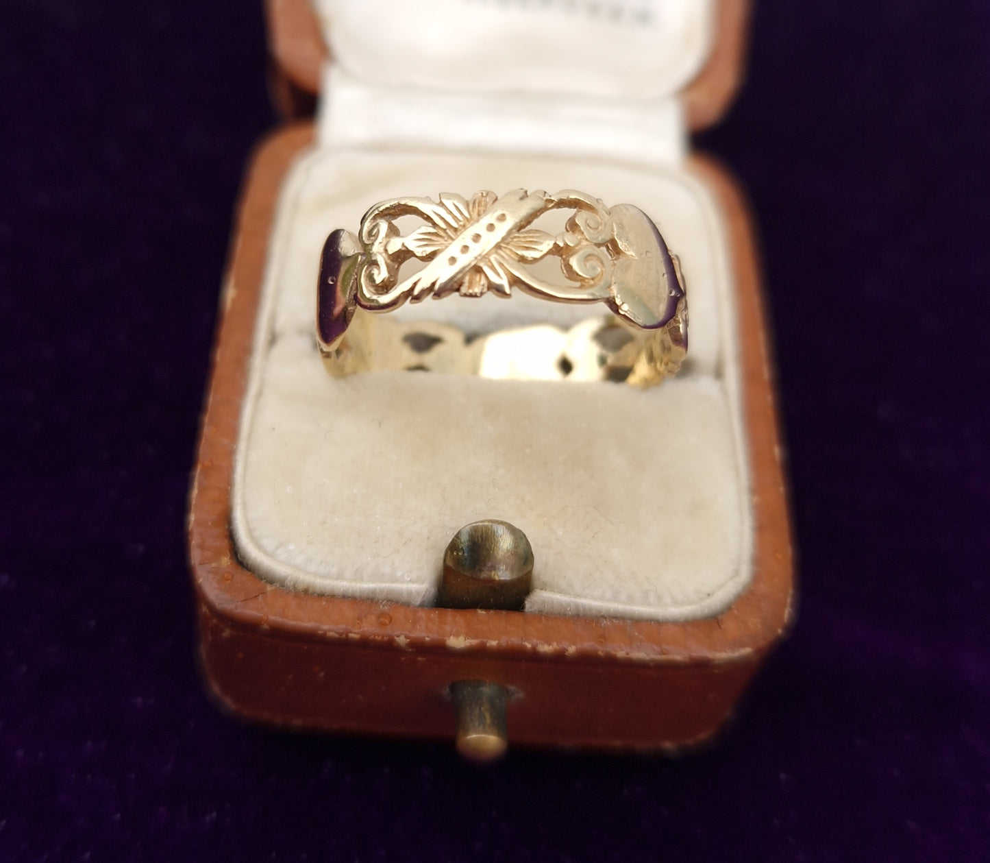 Vintage 9ct Gold Heart Band