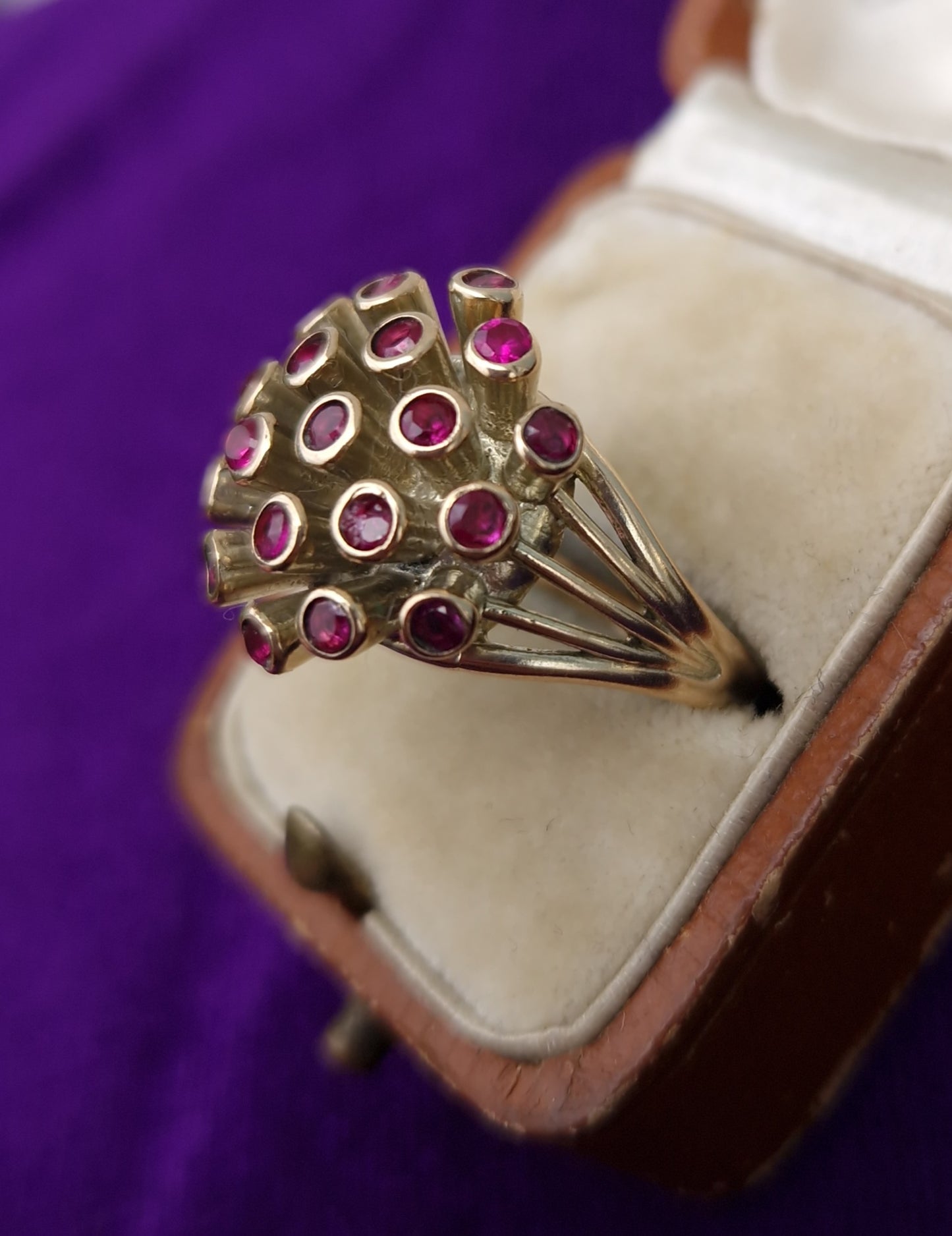 Pre-loved Sputnik Ruby 9ct Gold Ring