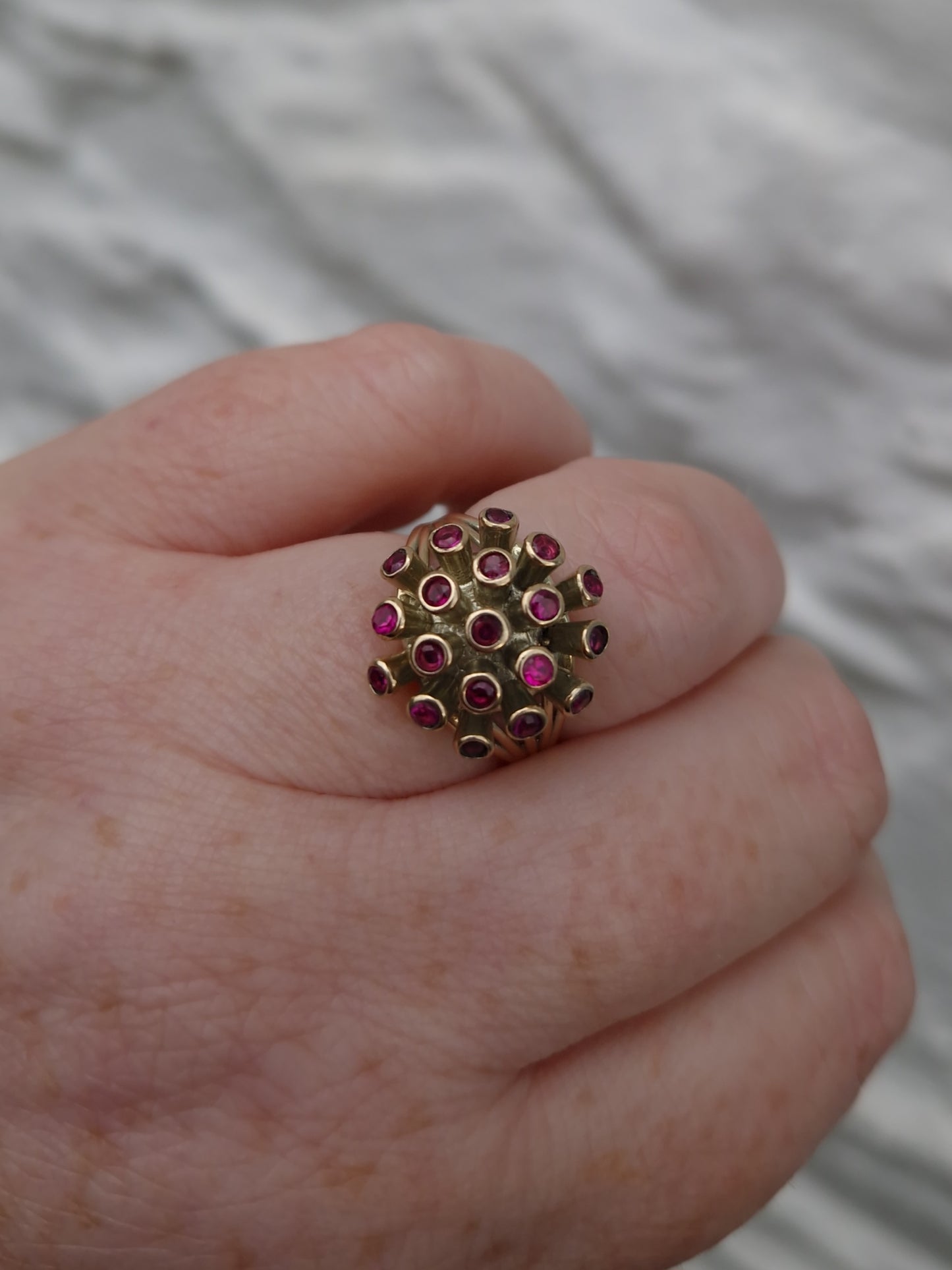 Pre-loved Sputnik Ruby 9ct Gold Ring