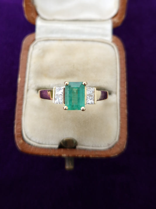 Pre-loved Emerald Diamond 18ct Gold Ring