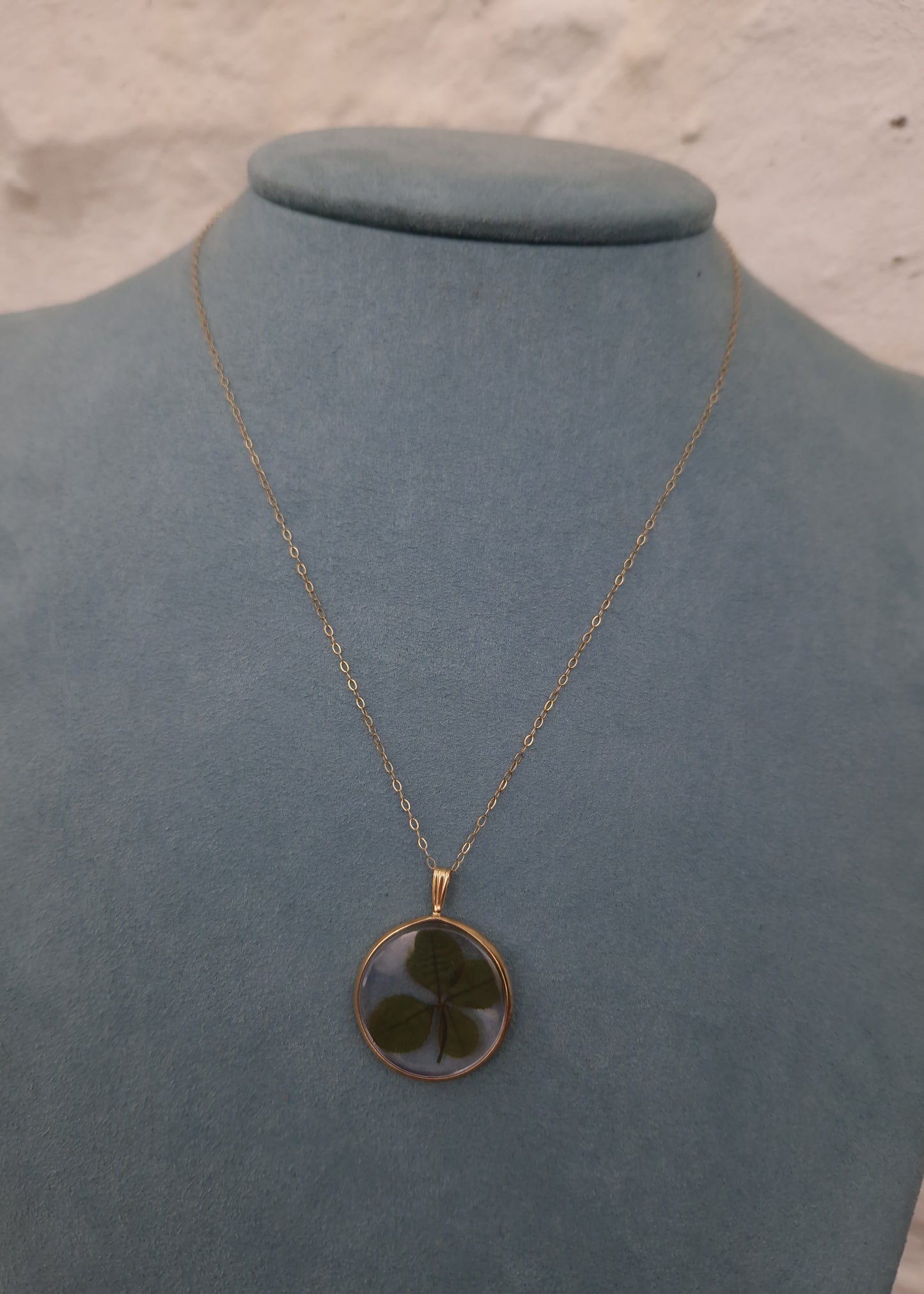 Pre-loved Clover Pendant & 9ct Gold Chain