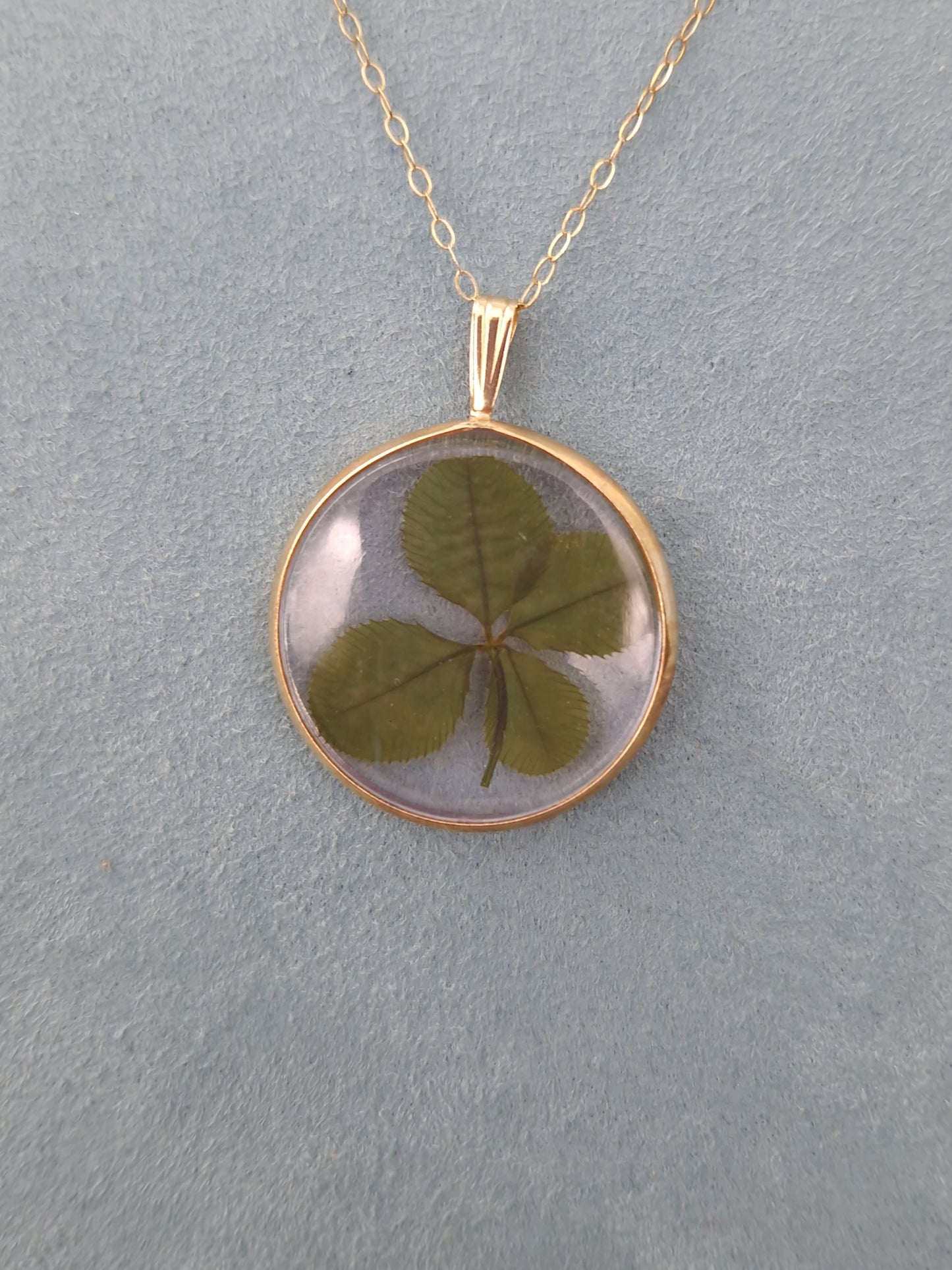 Pre-loved Clover Pendant & 9ct Gold Chain