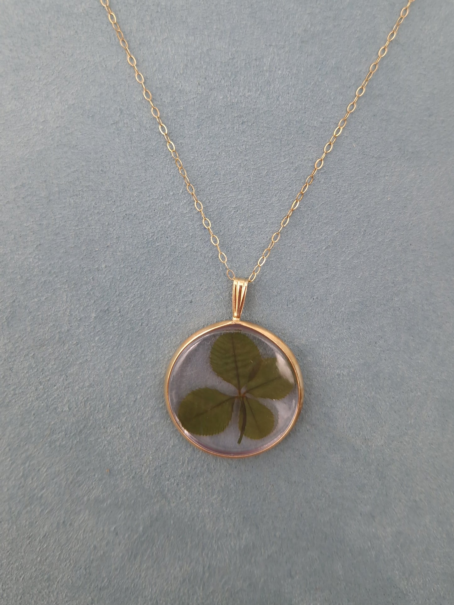 Pre-loved Clover Pendant & 9ct Gold Chain