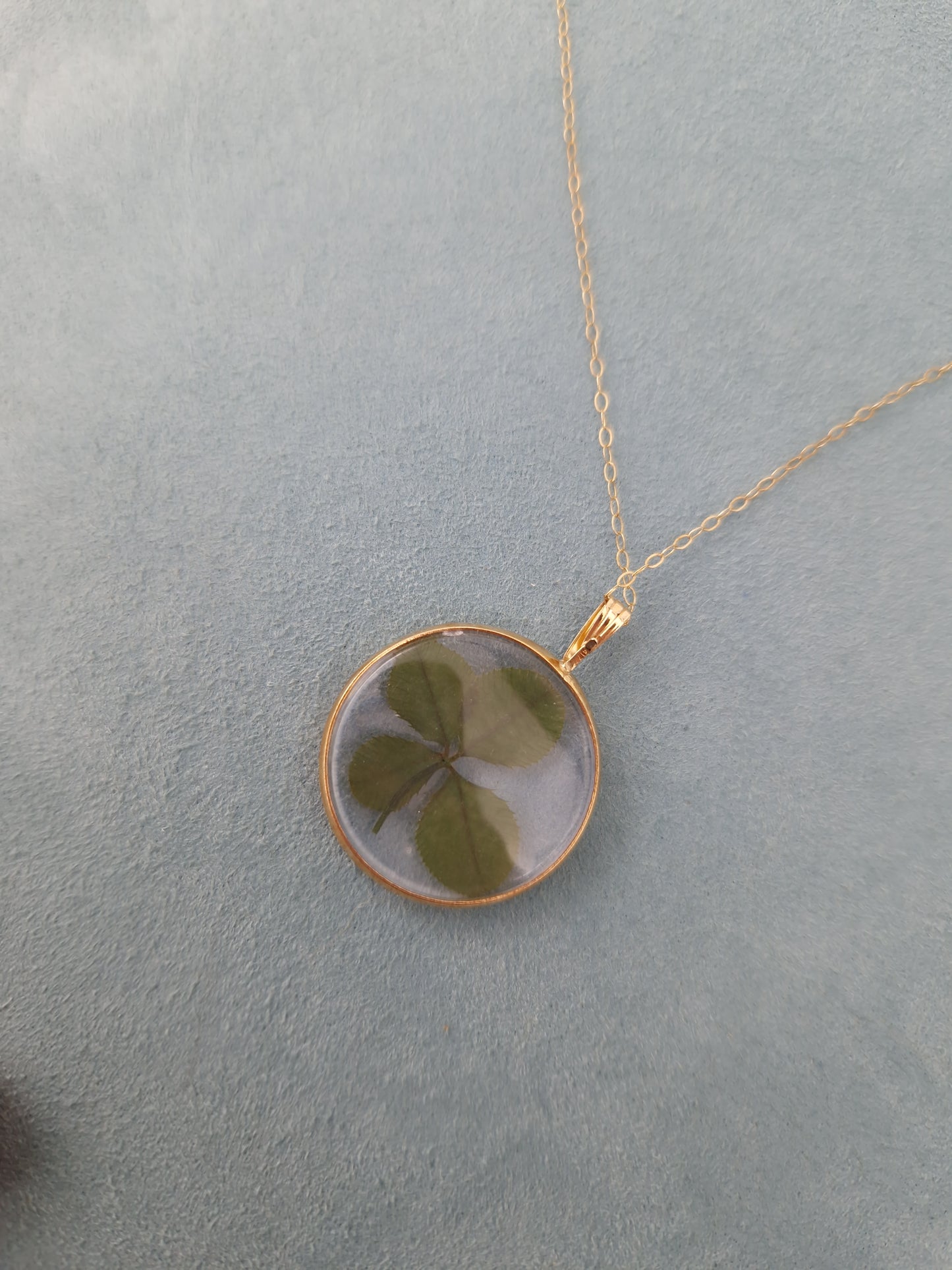 Pre-loved Clover Pendant & 9ct Gold Chain