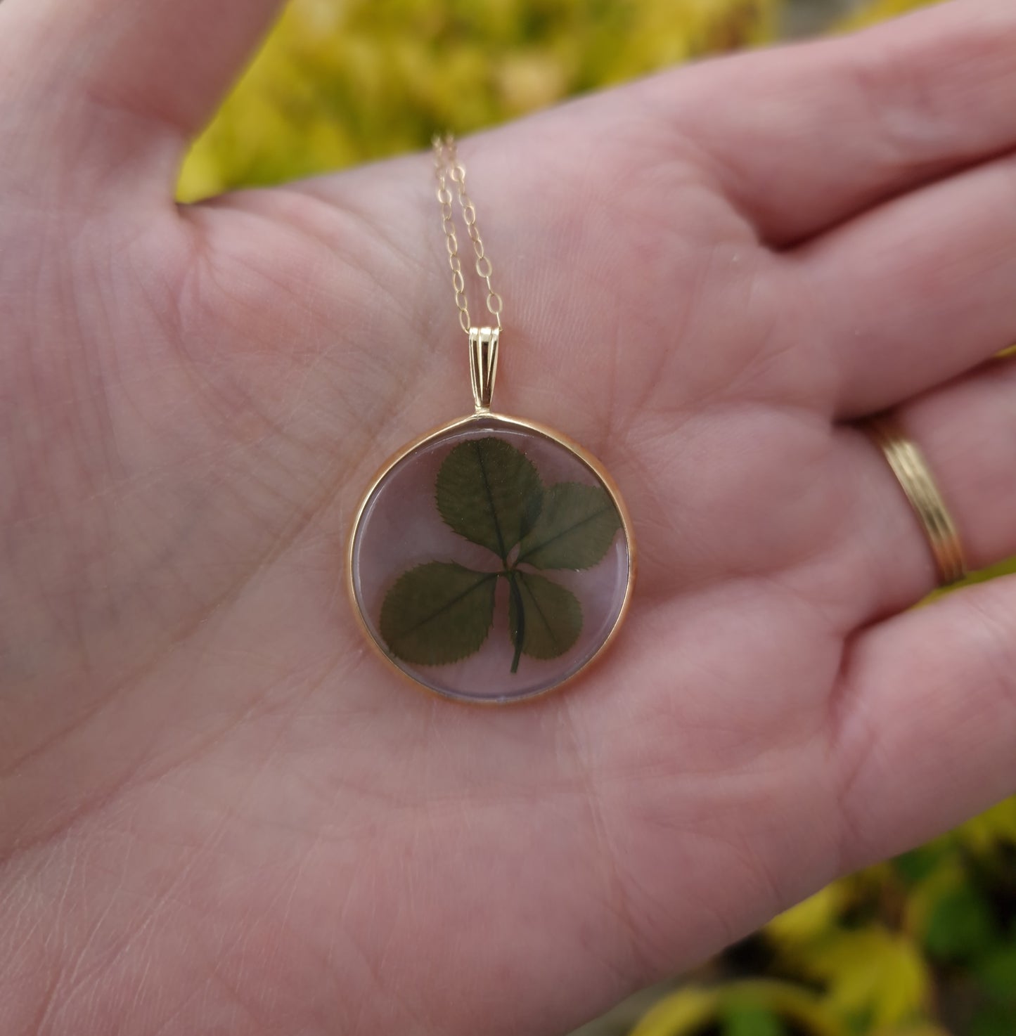 Pre-loved Clover Pendant & 9ct Gold Chain