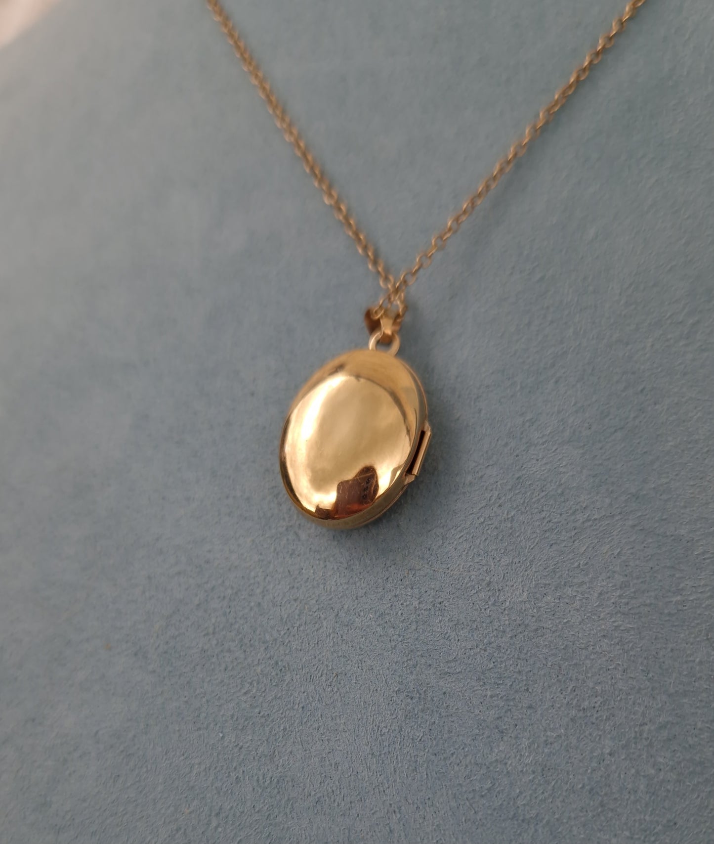 Pre-loved Locket & Chain 9ct Gold