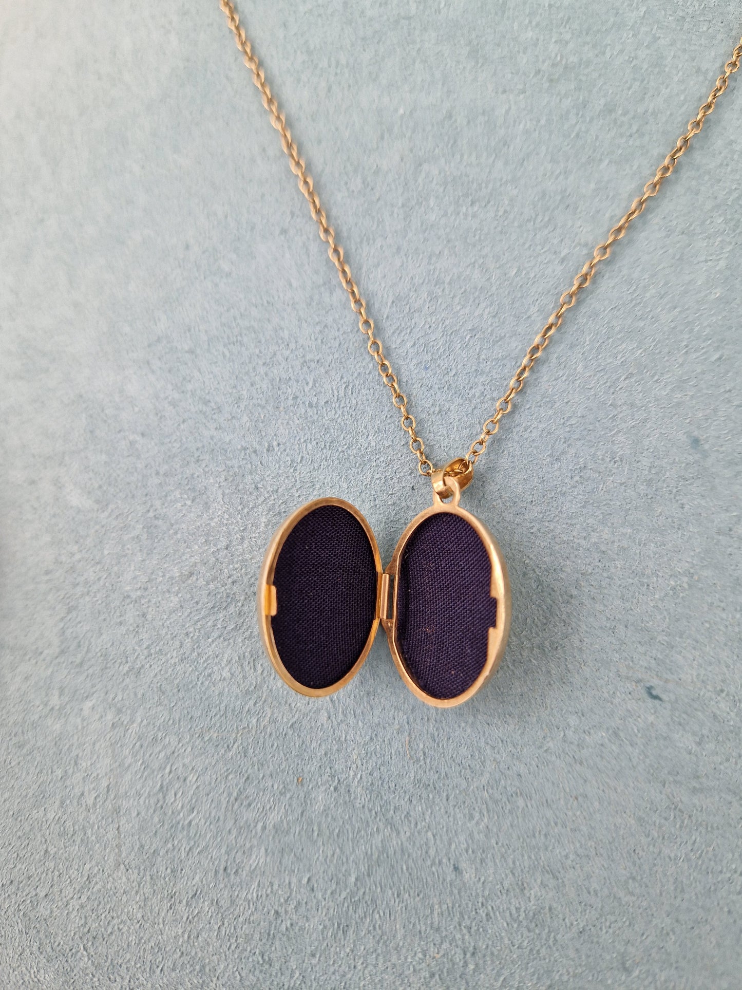 Pre-loved Locket & Chain 9ct Gold