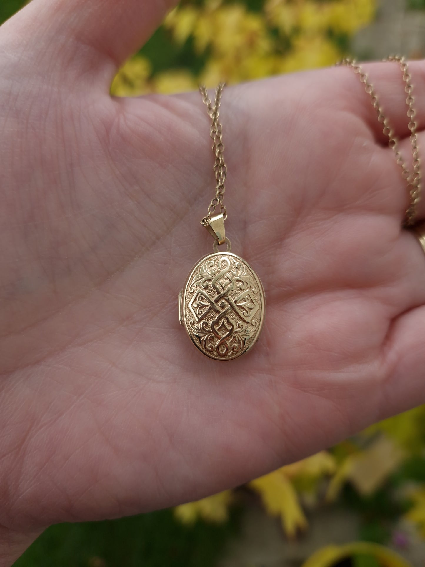 Pre-loved Locket & Chain 9ct Gold