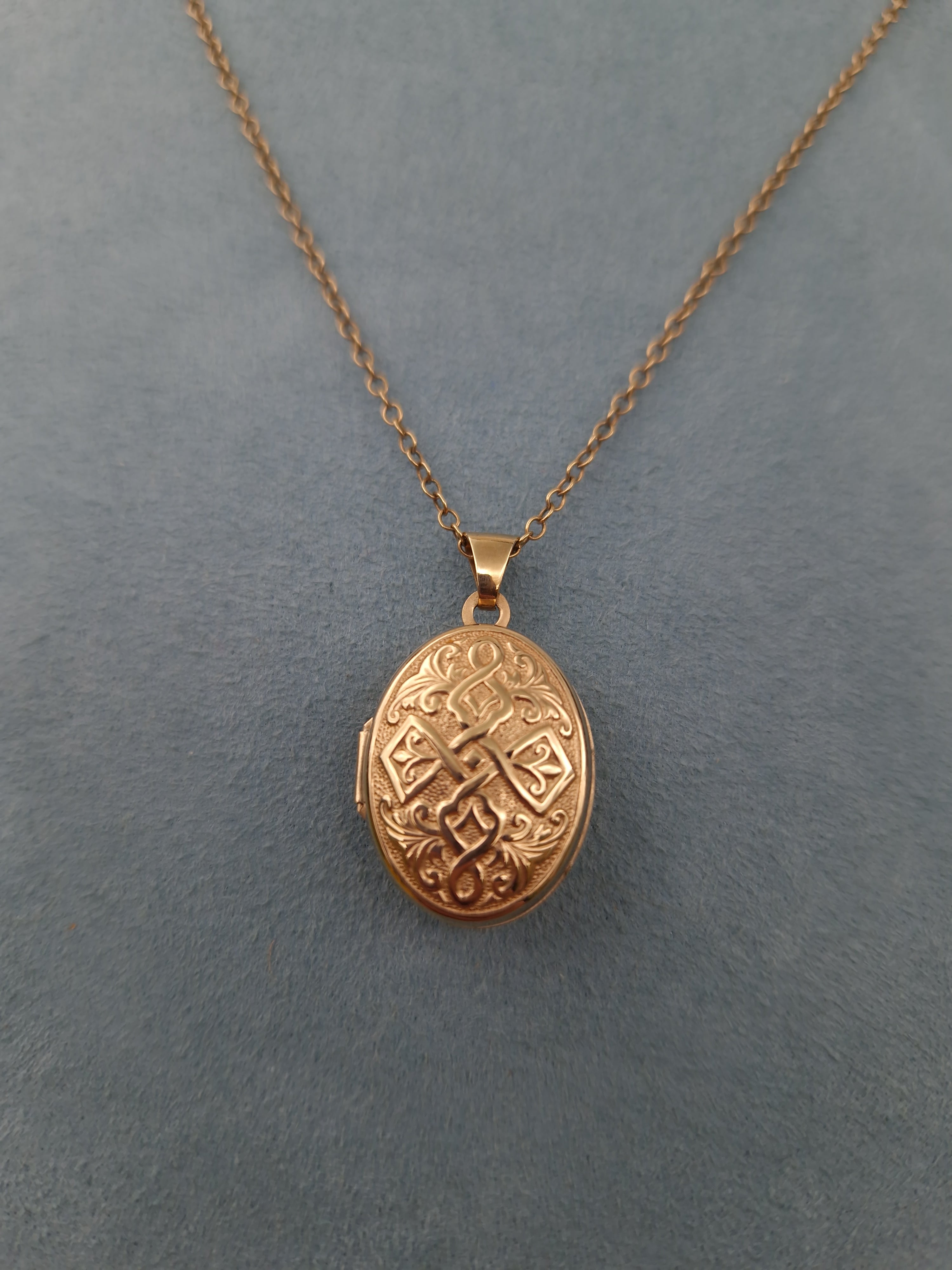 Locket And Chain Pre-loved Locket & Chain 9ct Gold – Heriot Jewellery - Antique & Vintage