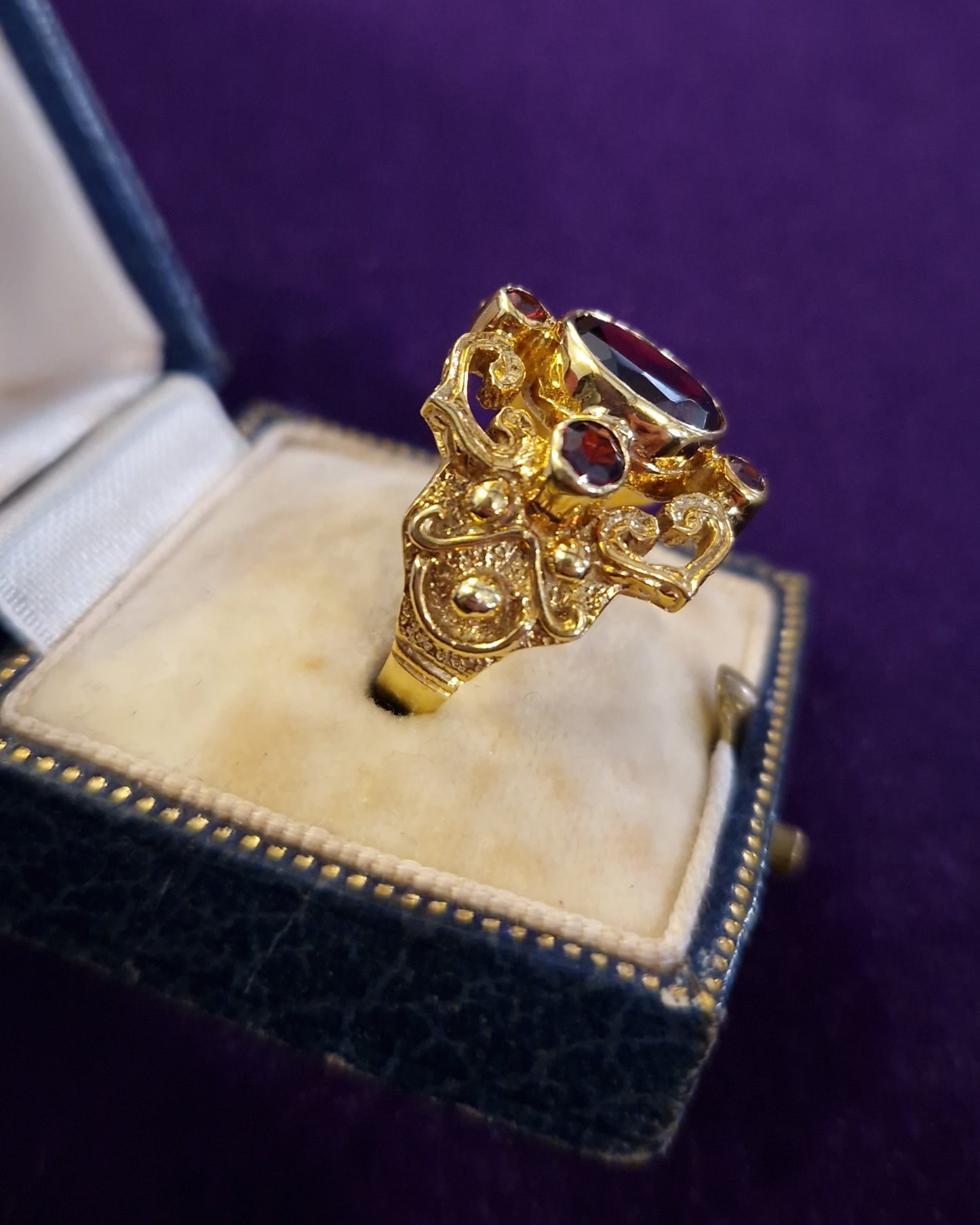 Vintage Garnet 9ct Gold Ring