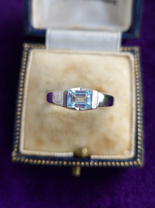 Vintage Blue Topaz 9ct Gold Ring