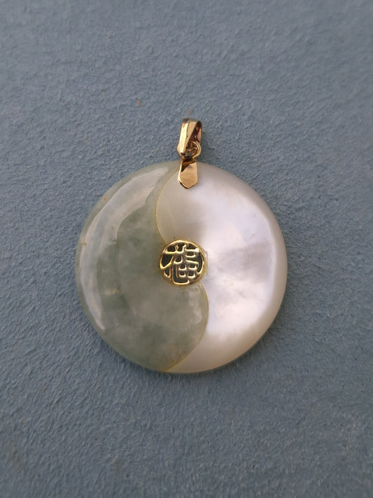 Pre-loved Chinese Ying Yang Jade & Mother of Pearl Pendant 14ct Gold