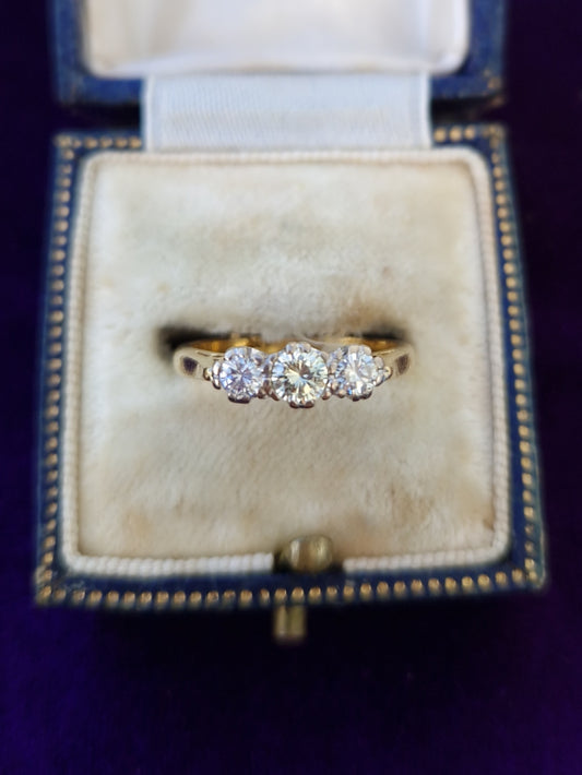 Vintage Diamond Trilogy Ring 18ct Gold
