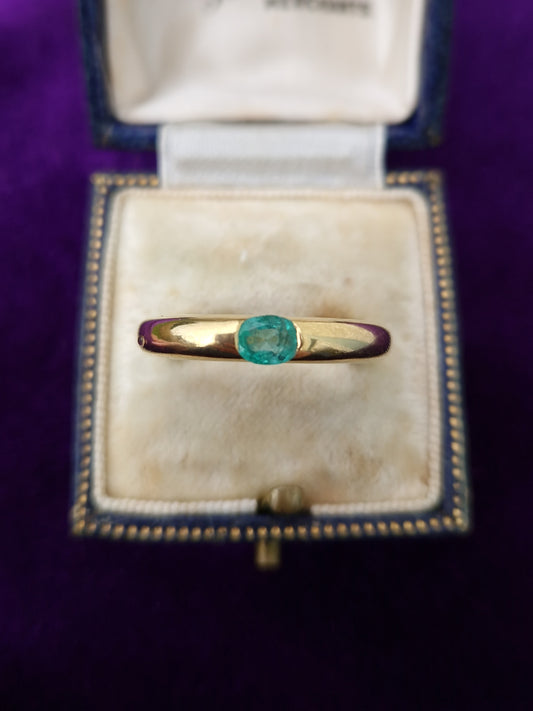 Vintage Emerald Band 18ct Gold